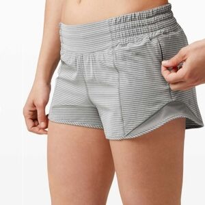 Lululemon Hotty Hot Short High-Rise 2.5"